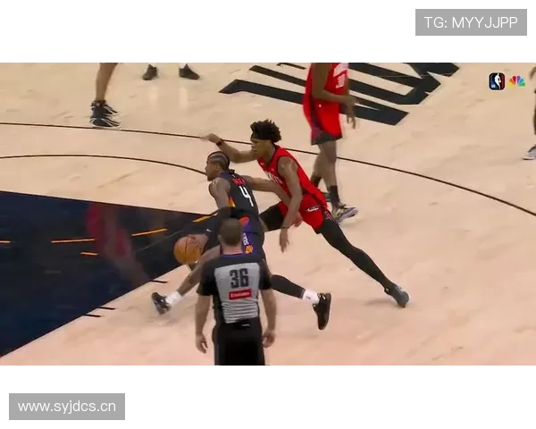 杰伦·格林突破加速拉开防守差距 提升球队关键时刻得分效率